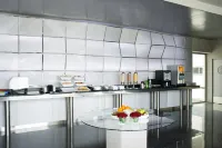Holiday Inn Express Lisbon - Alfragide Hotels in Linda-a-Velha