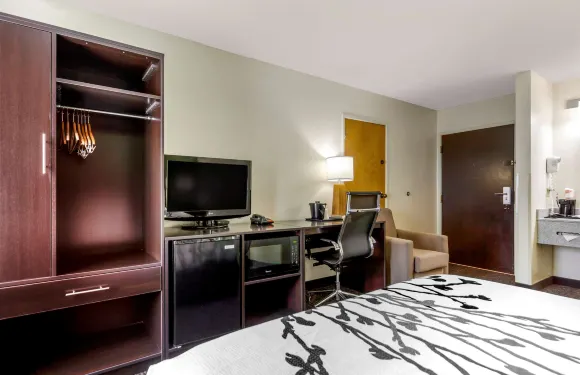 舒眠酒店及套房-奧馬哈機場