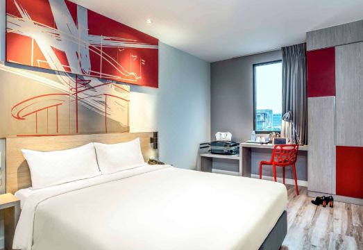 2. 이비스 방콕 임..