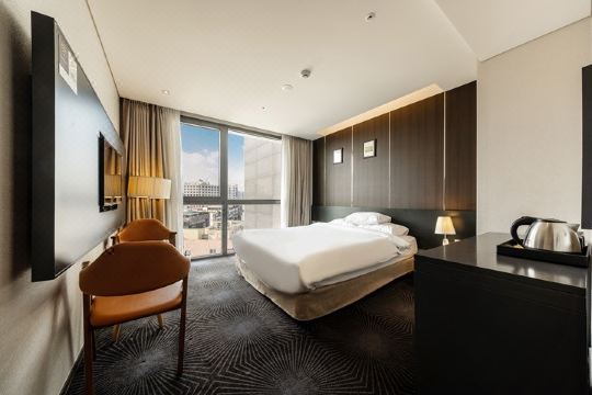 2. 호텔 골든데이지..