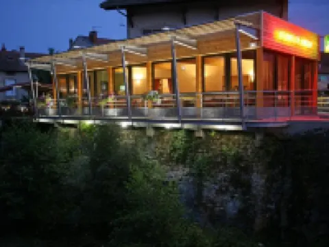 Logis Hotel Restaurant Auberge les Rives de l'Arzon Hotels in Vorey