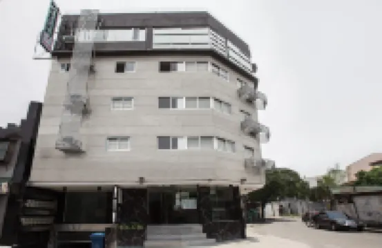 Circuit Hostel Hotels near Circuit Makati