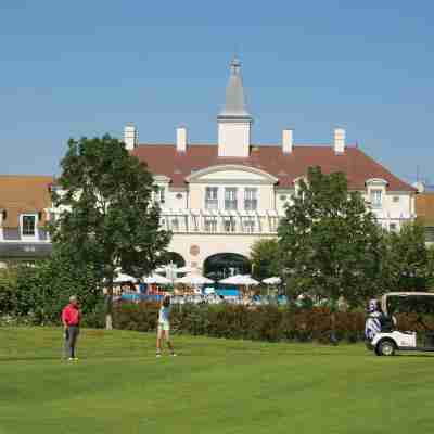 Marriott Village d'Ile-de-France Hotel Exterior