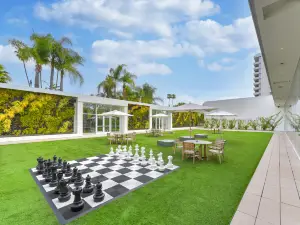 The Beverly Hilton