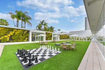 The Beverly Hilton Отели рядом с достопримечательностью «Беверли-Хиллз»