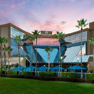 DoubleTree by Hilton Orlando Airport Hotel Hotels near Orlando Intl. Airport