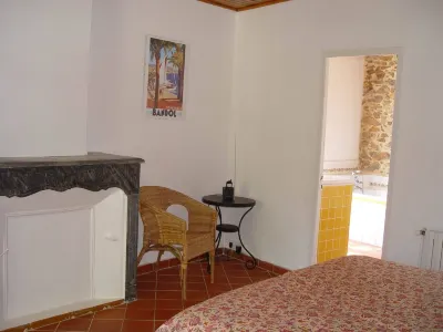 Family Apartment, 2-8 People, in Provence Mas 16th Cent., Pool, Garden, Parking Hotels near Domaine de l'Olivette