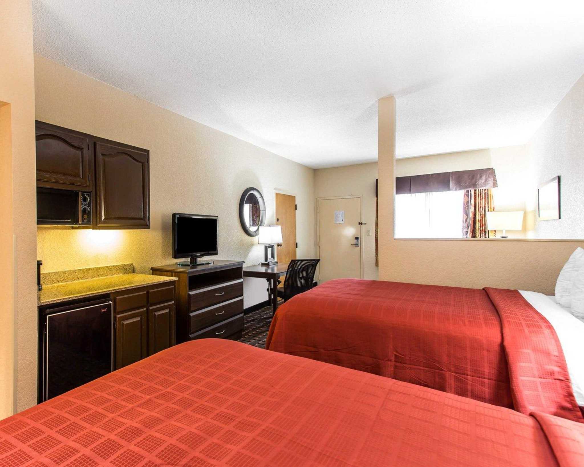 Quality Suites Convention Center - Hickory