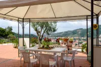 Room in Villa - Room on the Hill with Garden and Sea View
