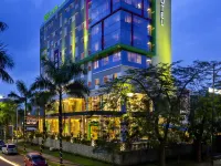 Ibis Styles Cikarang Hotels near MASJID Baitul Manshurin (LDII)