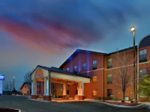Holiday Inn Express & Suites BATESVILLE by IHG Hotels in Batesville