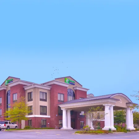 Holiday Inn Express & Suites Pine Bluff by IHG