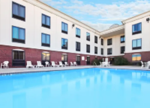 Holiday Inn Express & Suites Pine Bluff by IHG