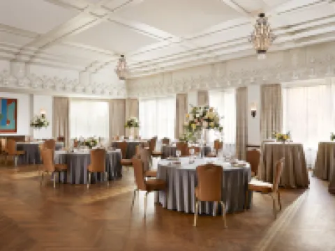 The Plaza Hotel Pioneer Park Hotels in El Paso