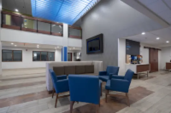 Holiday Inn Express & Suites COON RAPIDS-BLAINE AREA by IHG