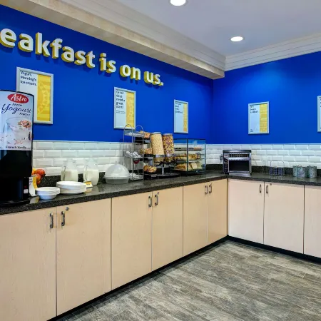 Days Inn & Suites by Wyndham Collingwood