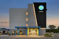 Tru by Hilton Sandusky - Parking