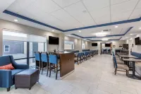 Comfort Suites St. Louis - Sunset Hills Hotels in Des Peres