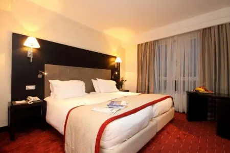 Golden Tulip El Mechtel Отели рядом с достопримечательностью «Belvedere Park»