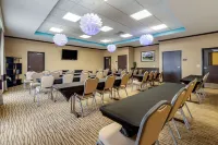 Comfort Inn & Suites Oklahoma City West - I-40 - موقف سيارات