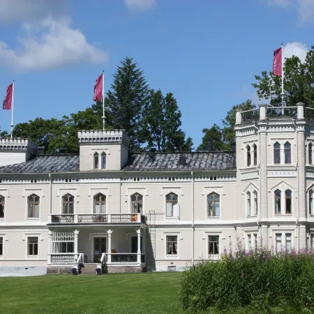 Kartanohotelli Karhulan Hovi