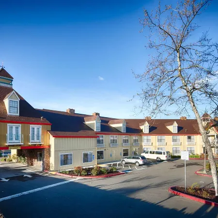 Red Lion Inn & Suites Auburn