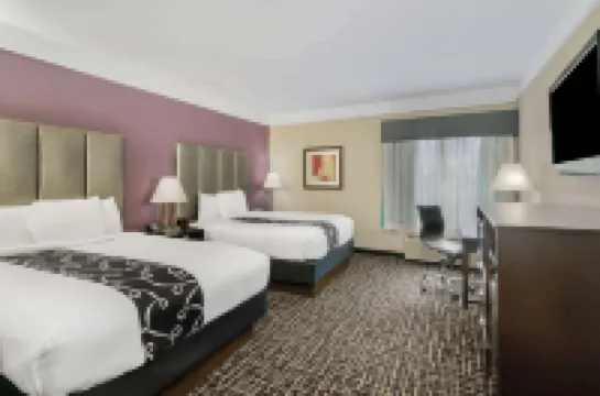 라 퀸타 인 & 스위트 캔턴 캔턴