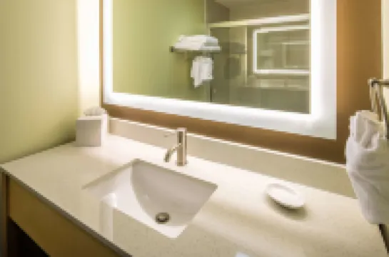 레드 라이온 인 & 스위트 에버렛