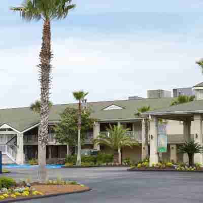 Days Inn & Suites by Wyndham Jekyll Island Hotel Exterior
