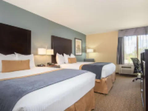 วินด์แฮมการ์เด้น เท็กซาร์แคนา โรงแรมในเท็กซาร์คานา