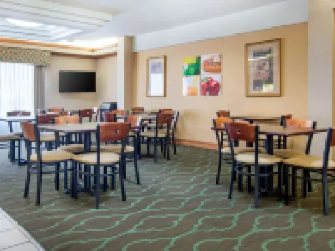Quality Inn & Suites Decatur - Atlanta East Hotels in Stonecrest