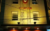 Vindhika Hotel Hotel di Pisang Selatan