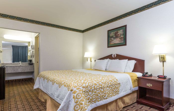 Days Inn by Wyndham Dickson
