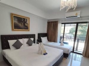 Bann Tawan Hostel & Spa