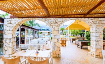 Yiannis Manos Hotel Resort