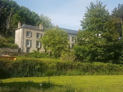 Maison Volière Hotels in Bersac-sur-Rivalier