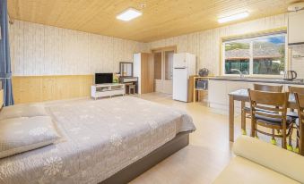 Samcheok Elroi Pension - Housity