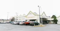Superior Inn Hotel and Conference Centre Thunder Bay - parking