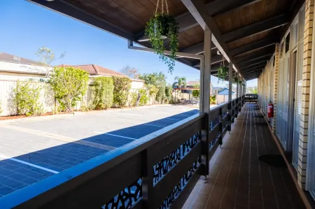 Jetty Motel the Entrance