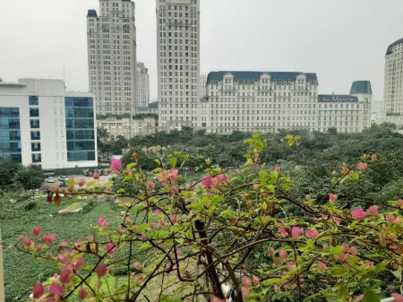 V-Studio Hotel Apartment 3 Отели рядом с достопримечательностью «Hanoi Museum»