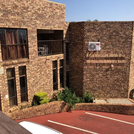 Thabiso Guesthouse Отели рядом с достопримечательностью «Торговый центр Zambezi Junction Mall»