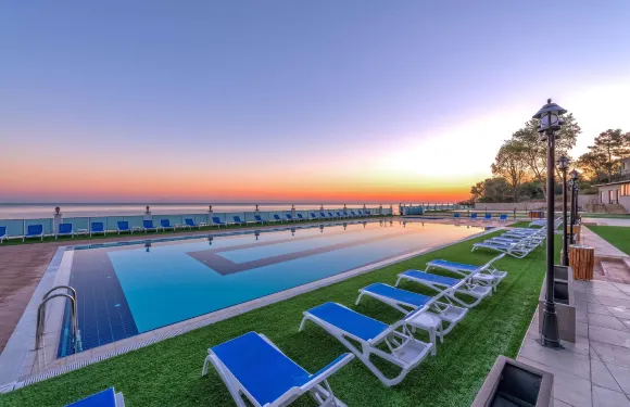 温耶温德姆華美達度假村