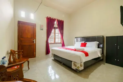 RedDoorz Near Bukit Kubu Berastagi Hotels in Gundaling I