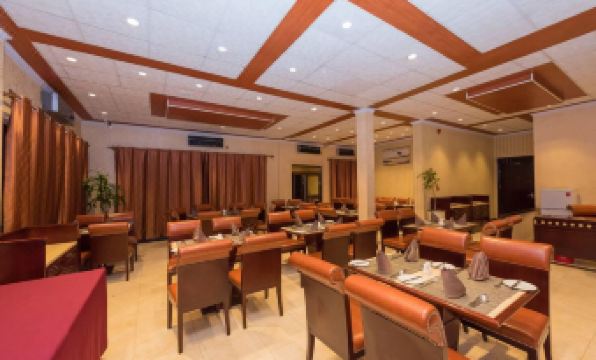 Simama Hotel - Housity