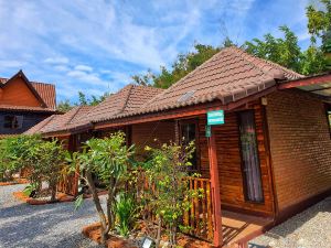 บ้านใต้แสงจันทร์ รีสอร์ท  (Sublunary Resort ) 