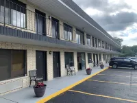 Geneva Wells Inn - parking