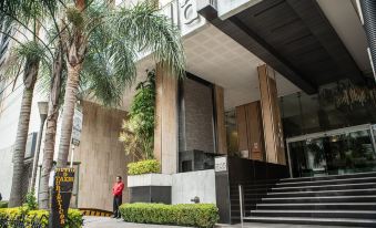 5. Hotel Ma..