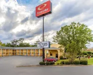 Econo Lodge Inn & Suites Hotel in zona Reid State Technical College