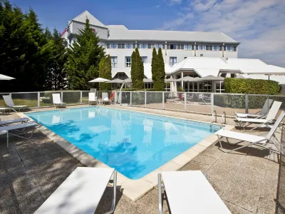 Hôtel Mercure Tours Nord Hotels near Barn Meslay