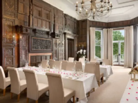 Trenython Manor Hotels in Par